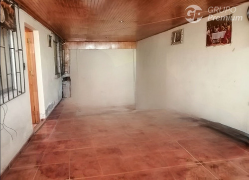 Casa En Venta De 2 Dorm. En El Bosque