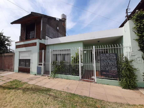 Imagen 2 de 14 de Casa Con Departamento En Venta En Ituzaingo Norte