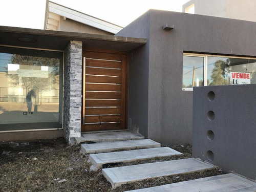 Imagen 1 de 19 de Casa En Lucas Abad Y Argerich - San Ignacio -