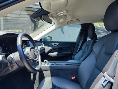 Volvo XC60 B5 II MOMENTUM 4WD