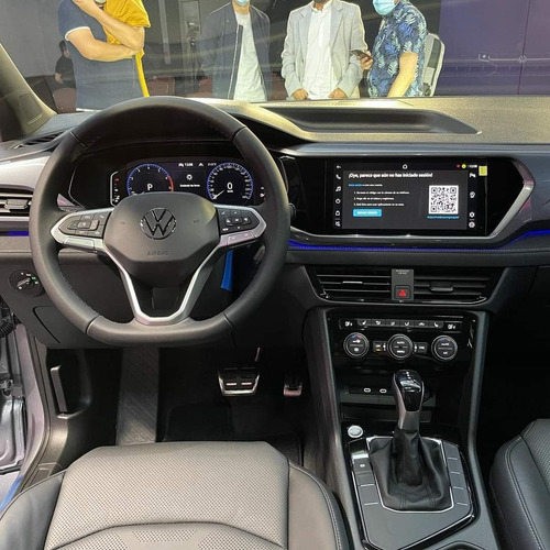 Imagen 6 de 10 de Volkswagen Taos Highline Plata Modelo 2022