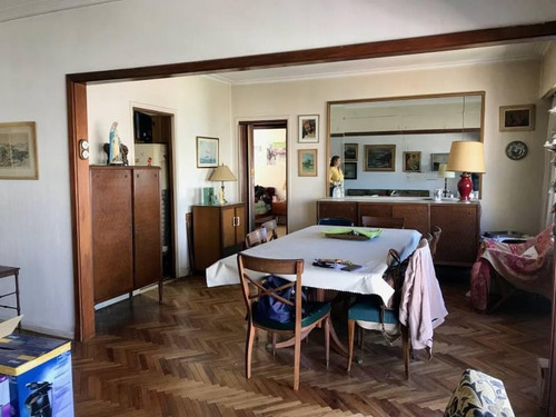 Amplio Departamento En Venta En Caballito Con Cochera Y Vista Al Parque Rivadavia