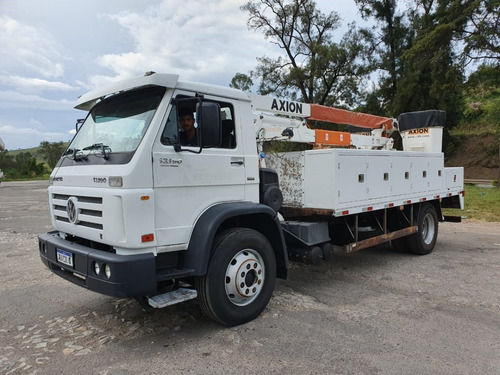 Volkswagem 13-190 4x2 Ano 2015 Cesto Aéreo Isolado Duplo