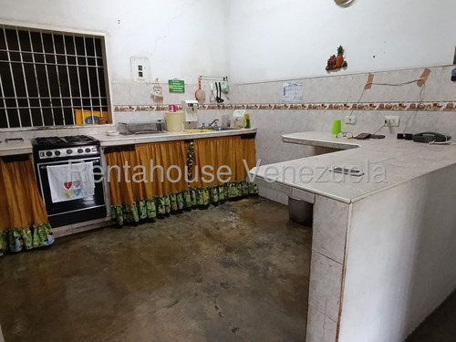 %% Raiza Suarez Vende Linda Casa Cómoda Y Acogedora En Zona Céntrica De Barquisimeto 2 5 1 5 9 3 7 Posee 5 Habitaciones 2 Baños Sin Cortes De Luz Y Estacionamiento Para 2 Vehículos Comunícate