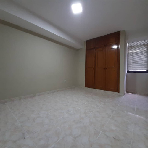 Imagen 10 de 10 de Se Alquila Apartamento Semi Amoblado En Urb El Bosque 04144530004