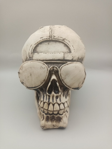 Cráneo Con Gorra Figura Decorativa