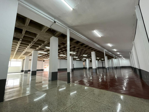 Imagen 21 de 28 de #1585 Local 320m2, Boleita Norte.