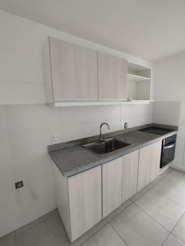 Imagen 9 de 14 de Alquiler Apartamento 2 Dormitorios Con Patio Y Balcon. Centro