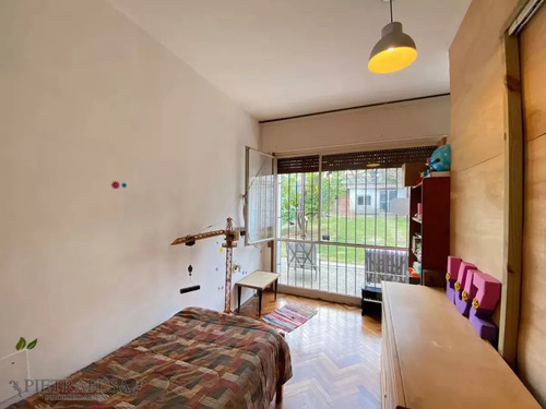 2 Casas En Venta Con Renta, 4 Dormitorios, 3 Baños, Garaje Y Fondo- Avenida Cataluña- Parque Batlle