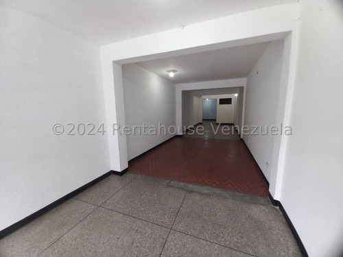 Local Comercial En Alquiler En Barquisimeto Crr 18 Posee 70m2 Zona Centrica Netamente Comercial! Cod 25 6178 Comunicate Soy Gabi Irastorza