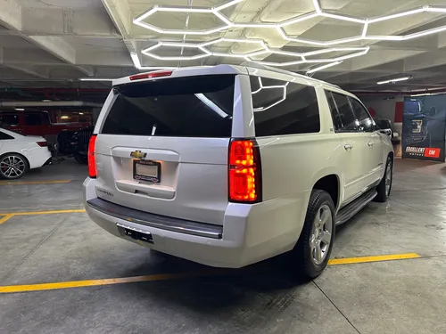 Chevrolet Suburban 5.3 Ltz V8 4wd 2da Cubo At