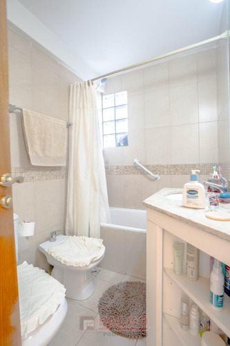 Departamento En Flores - 4 Ambientes - Frente - Balcon - Impecable