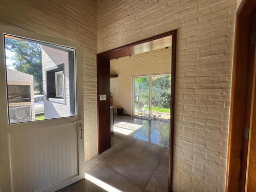 Se Vende Hermosa Casa A Una Cuadra De La Playa El Ensueño