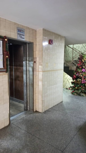 Imagen 3 de 13 de Cristian Guedez Vende Amplio Apto En Urb Las Acacias A Paso De Av. Bolivar