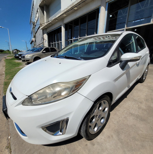 Impecable Ford Fiesta Kinetic 1.6 Design Titanium Año 2012