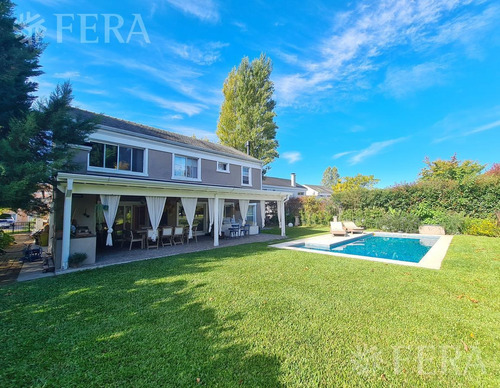 Imagen 15 de 28 de Venta Casa 5 Ambientes Con Cochera Y Fondo Libre Con Piscina En Abril Club De Campo (29724)
