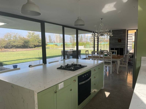 Imagen 5 de 25 de Amplia Casa En Venta Sector Exclusivo Chicureo