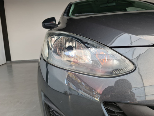 Imagen 4 de 11 de Mazda Mazda 2 2014 1.5 Touring At