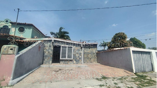 %$ Carlina M. Vende Casa En Conjunto Privado, Con Agua Constante, #casaenventa, #conjuntoprivado, #canchasdeportivas