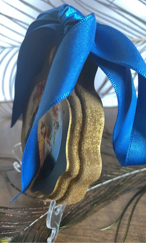 Imagem 3 de 4 de Medalhão De Porta Sagrada Familia