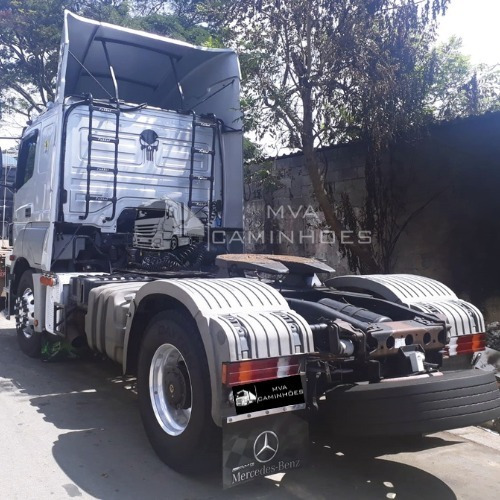 Imagem 5 de 5 de Caminhão Mercedes Benz 2040 Ano 2011 Impecável