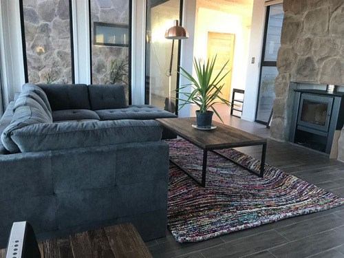 Casa Amoblada En Venta De 4 Dorm. En Los Molles