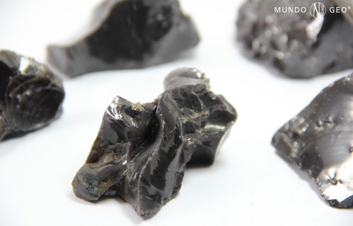 Imagen 1 de 3 de Piedra Obsidiana En Bruto Nro. 6