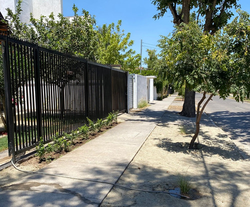 Casa Recien Remodelada En Una Tranquila Calle De La Reina