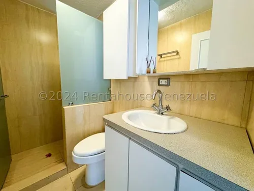Agp Espectacular Apartamento En Planta Baja, Calle Cerrada Y Vigilancia Privada En Venta En Colinas De La Tahona 25-2354 Ys