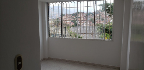 Imagen 8 de 13 de Venta De Apartamento Cómodo En El Llanito