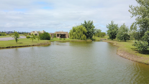 Imagen 2 de 4 de Lote En Venta Barrio Cruz Del Sur- Corredor Verde- Canning