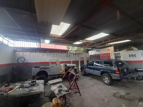 Raiza Suarez Vende Extraordinario Galpon Comercial En La Mejor Zona De La Ciudad De Barquisimeto,- 2 4 8 4 0 6-. Ideal Para Taller Mecánico Y Demás Actividades Comerciales, Cuenta Con Baño Y Mas.....
