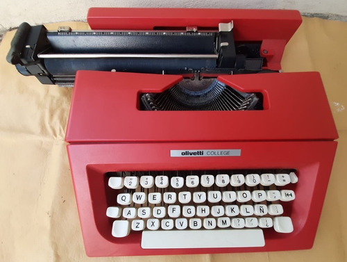 Máquina De Escribir Olivetti College Con Funda Original (Usado)
