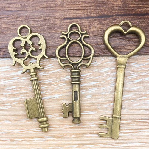 Accesorio De Joyería Con Colgante En Forma De Llave Vintage