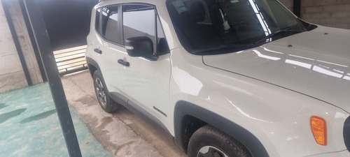 Imagen 15 de 17 de Jeep Renegade 2017 1.8 Sport At