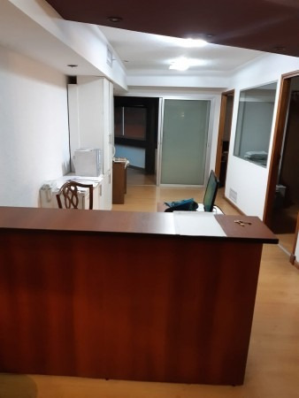 Imagen 1 de 11 de Centro Excelente Oficina En Venta- Calle Tucumán Al 20