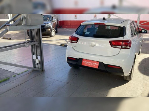 Kia Rio 5 LX 1.4L 6MT RI (2316)