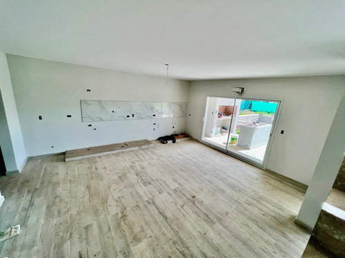 Imagen 4 de 30 de Vendo Increible Casa En Haras, 5 Habitaciones Enormes Y Terminaciones Unicas!!