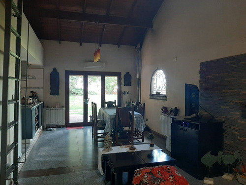 Imagen 10 de 18 de Excelente Casa Quinta Sobre Lote De 6615 Mts2