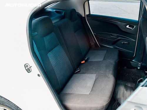 Imagen 13 de 25 de Peugeot 301 Extra Full 1.2 | Permuta / Financia