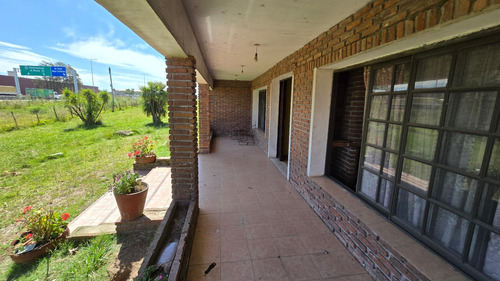 Venta Chacra 4 Dormitorios Colón Con Cochera