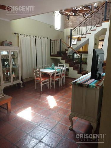 Imagen 15 de 30 de Casa En Zona Residencial De Fisherton 4 Dormitorios