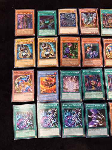 Lote Yugioh Dark Magician Spellcaster 31 Cartas #7 Dark Magician Inglés (Usado)