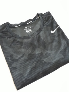 remera nike camuflada hombre