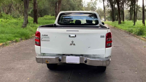Imagen 11 de 15 de Mitsubishi L200 2017 4p Doble L4/2.5/t Diesel Man 4x4
