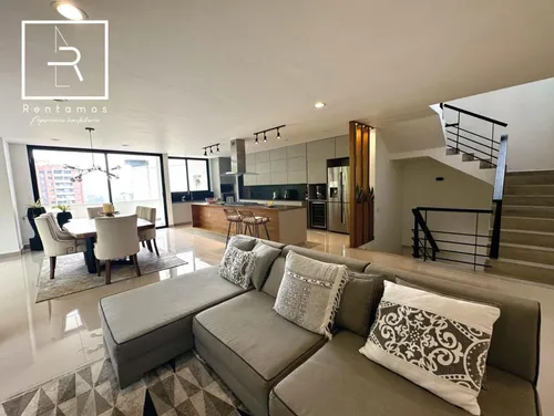 Casa En Venta En El Poblado. Cod V10550