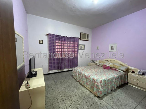 Casa Amplia Para Remodelar Potencial Para Negocio Ubicada Estrategicamente En Avenida Con Alto Tráfico Vehicular. Rah 25-16456