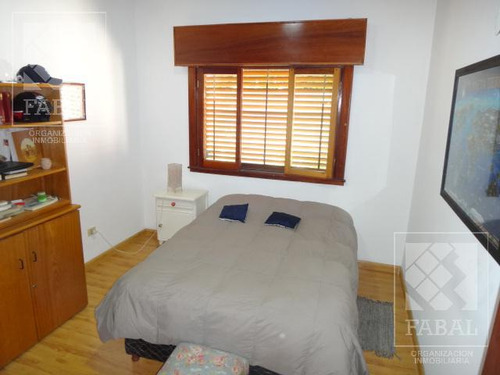 Casa Alquiler O Venta Santa Genoveva, 3 Dormitorios, 3 Baños, Quincho-garaje Y Jardín
