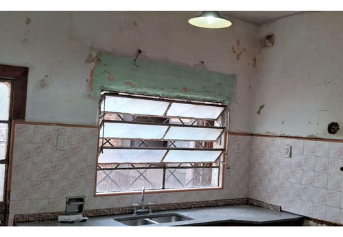 Casa En Venta - 2 Dormitorios 1 Baño - 153mts2 - Morón