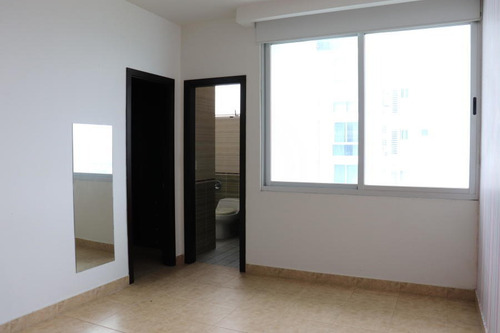 Venta De Apartamento En Ph Titanium, Costa Del Este 20-3976